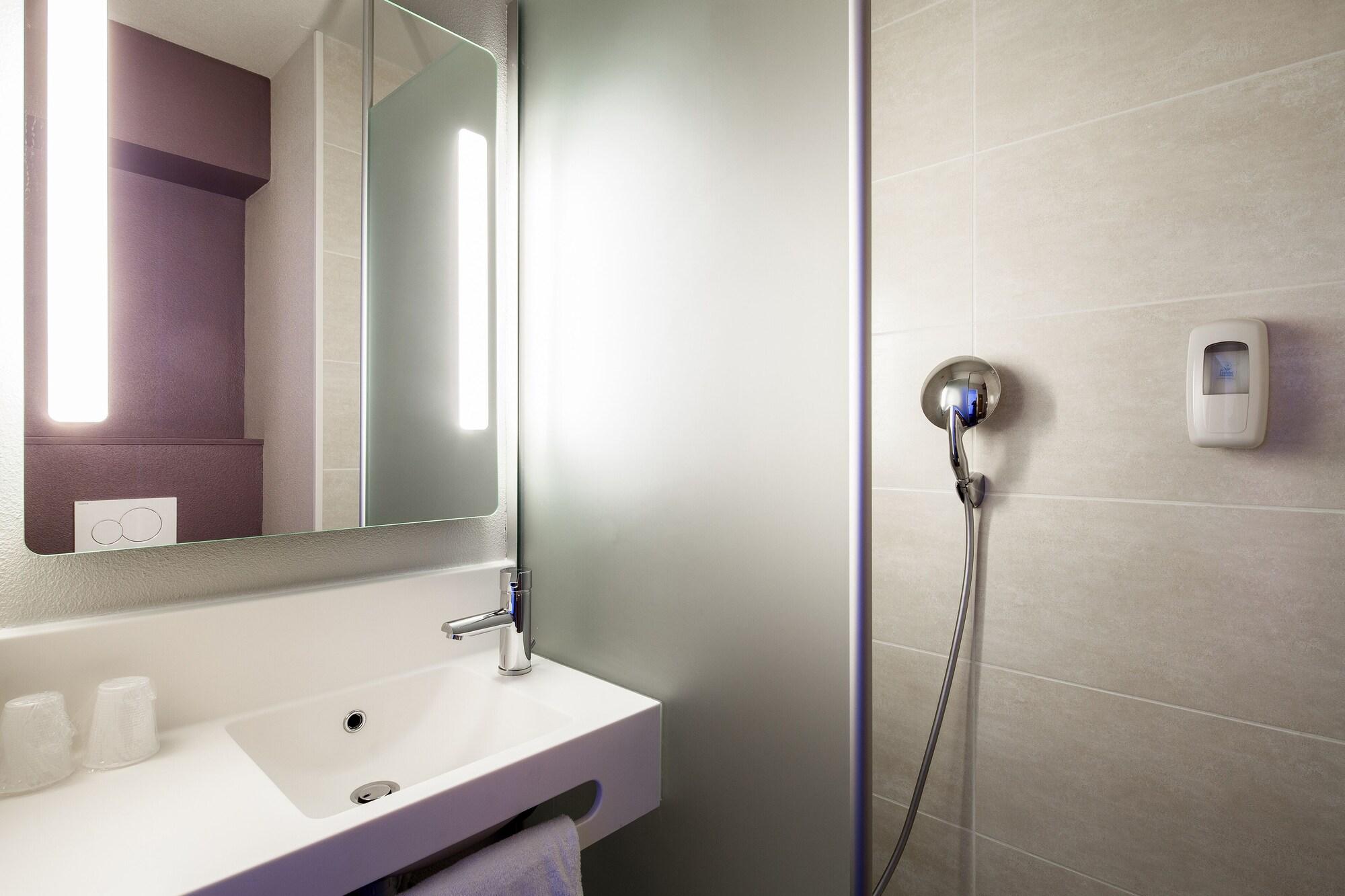 B&B Hotel Nantes Atlantis Le Zenith Сен Ерблен Екстериор снимка