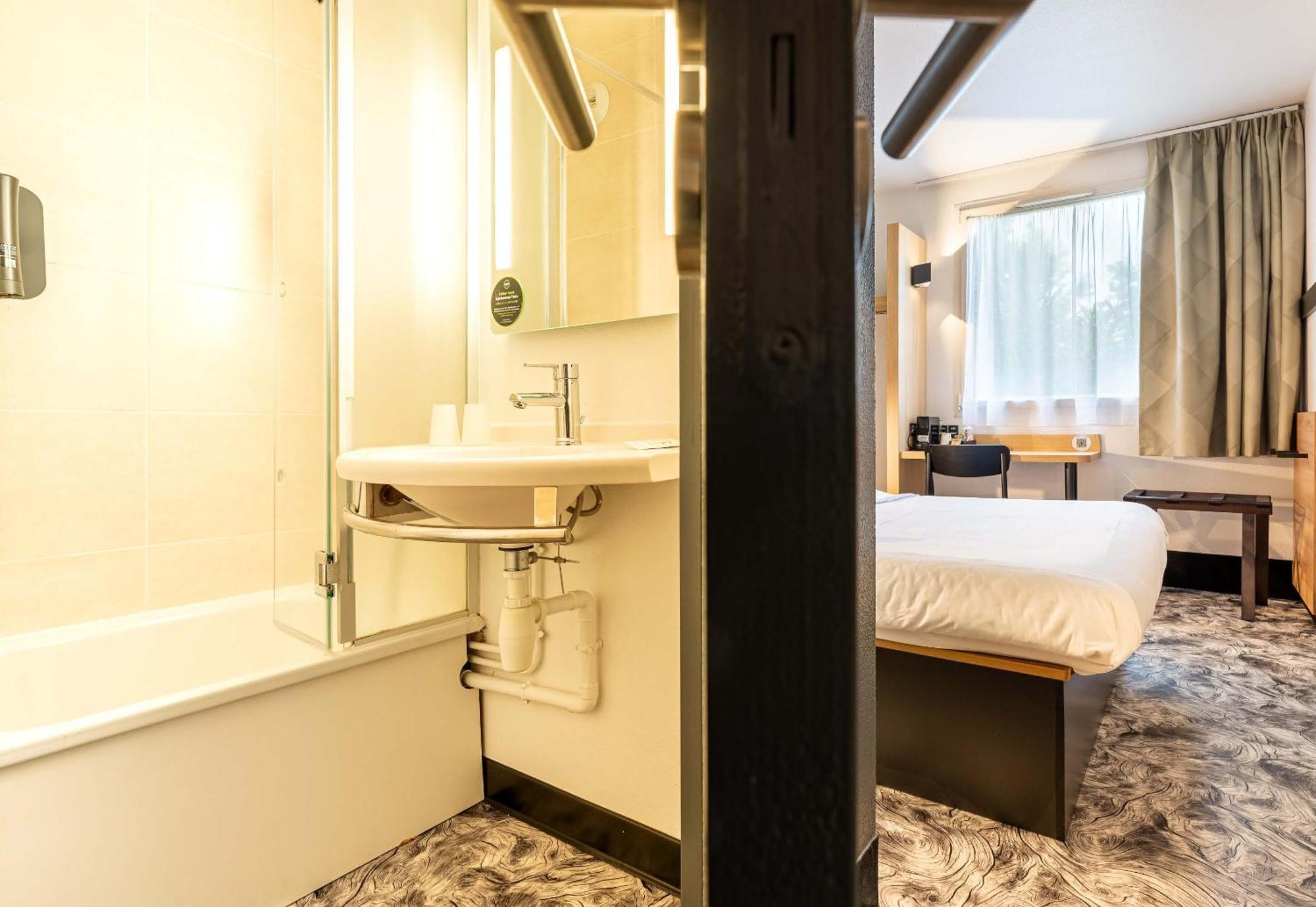B&B Hotel Nantes Atlantis Le Zenith Сен Ерблен Екстериор снимка